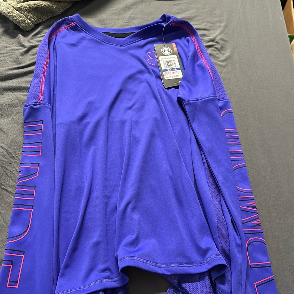 Under Armour girls YXL purple top long sleeve new. Heatgear